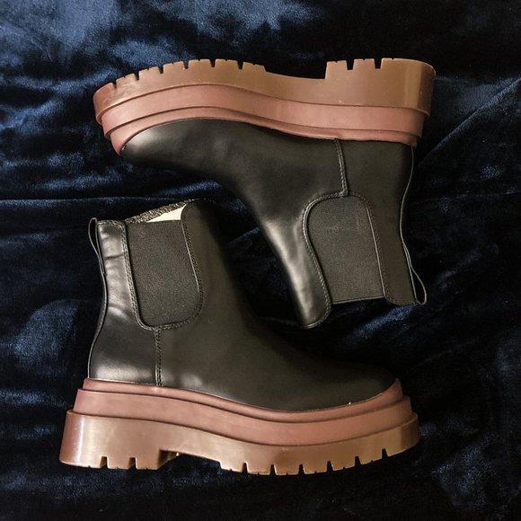 Urban Outfitters Shoes - Urban Outfitters Betty Treaded Chelsea Boot